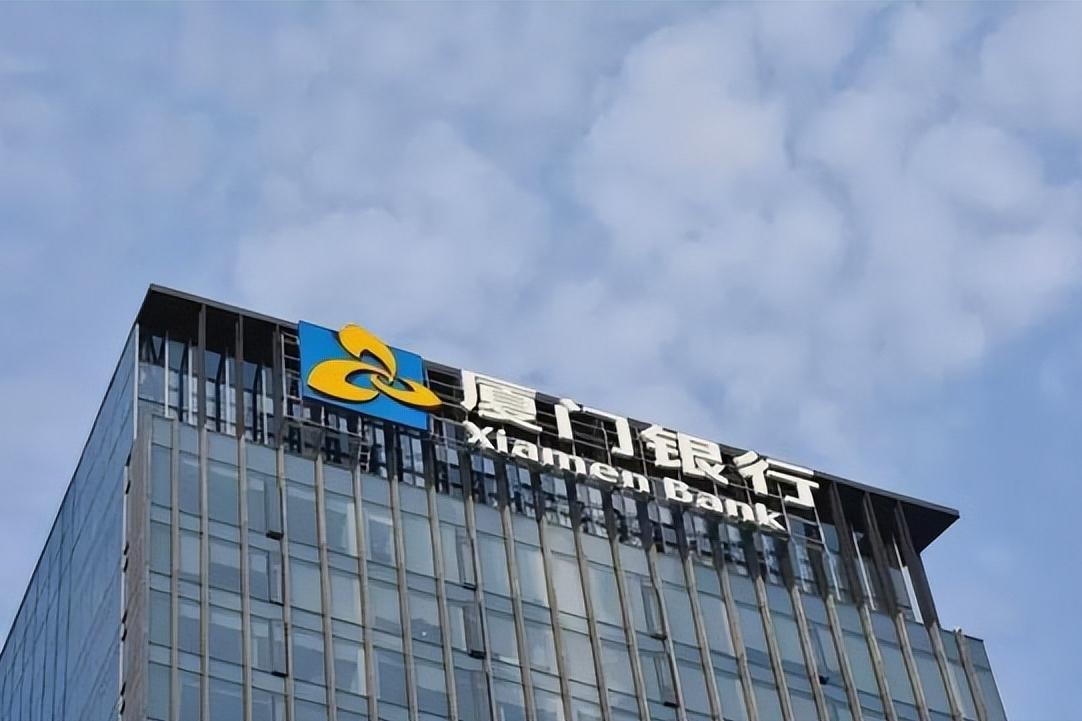 北职大汽车工程学院将自动驾驶电车带到迎新现场